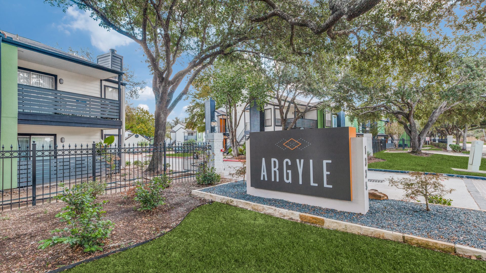 the sign for angle apartments in austin, texas at The  Argyle